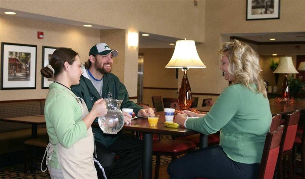 Hampton Inn & Suites Toledo-Perrysburg Rossford Restaurante foto